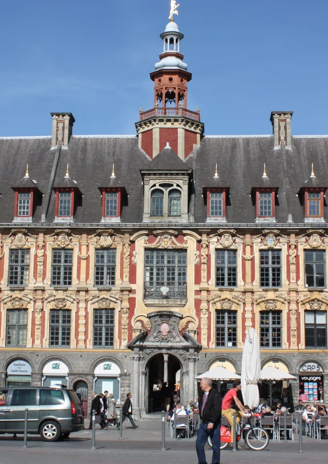 Façade principale de la Vieille Bourse