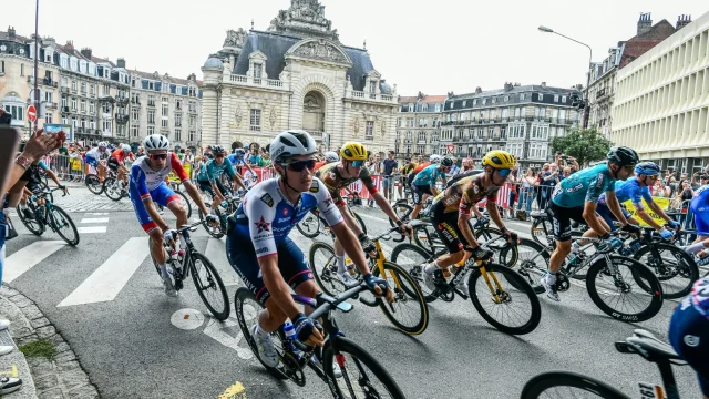 Peloton Tour De France 2022 Porte De Paris A.s.o. Charly Lopez