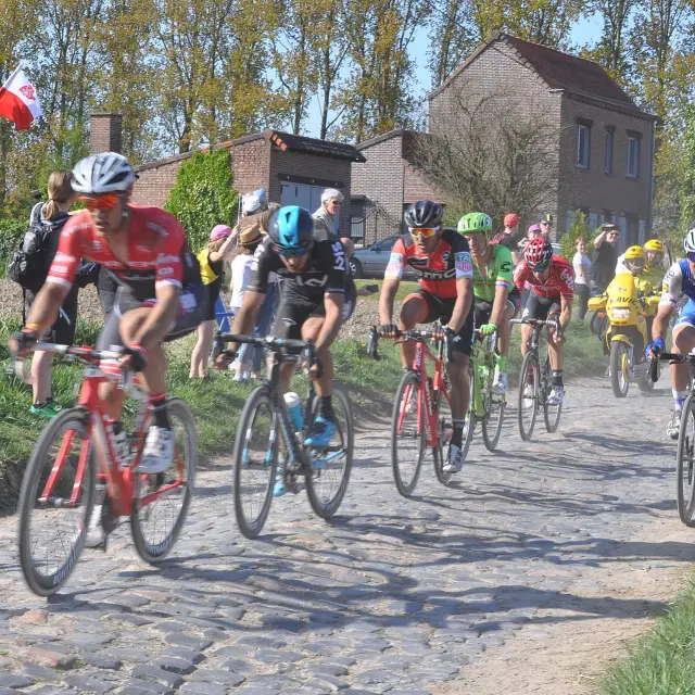 2048px Paris Roubaix 2017 S7 26km