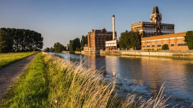 Traversee D Armentieres Le Long De La Lys Et Frontiere Belge