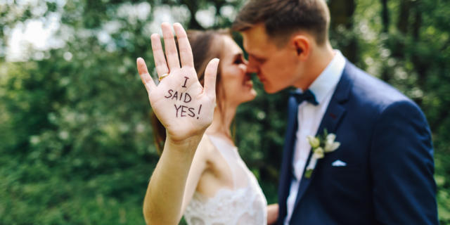 Funny wedding picture.Bride and groom. I sad yes