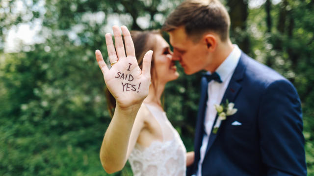 Funny wedding picture.Bride and groom. I sad yes