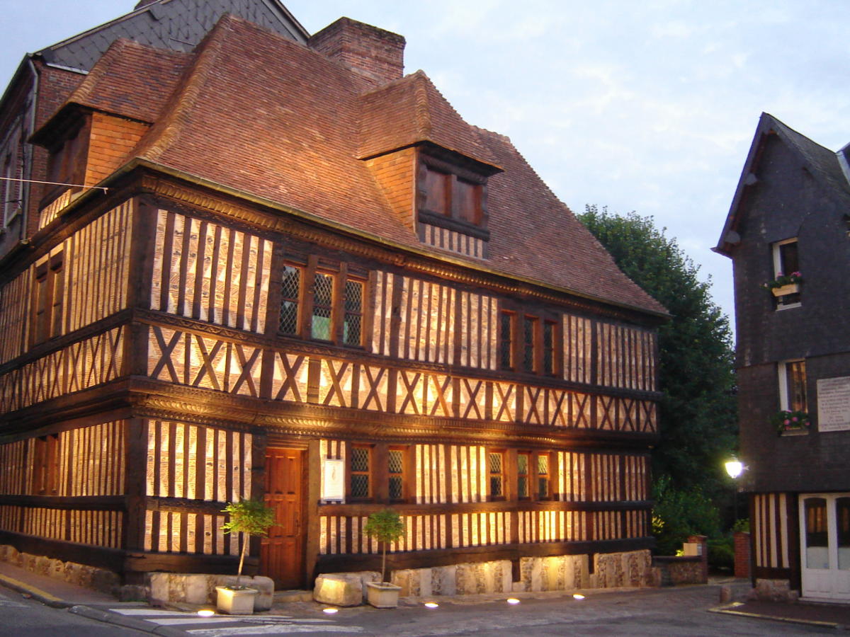Quartiers historiques et villages authentiques Authentic Normandy