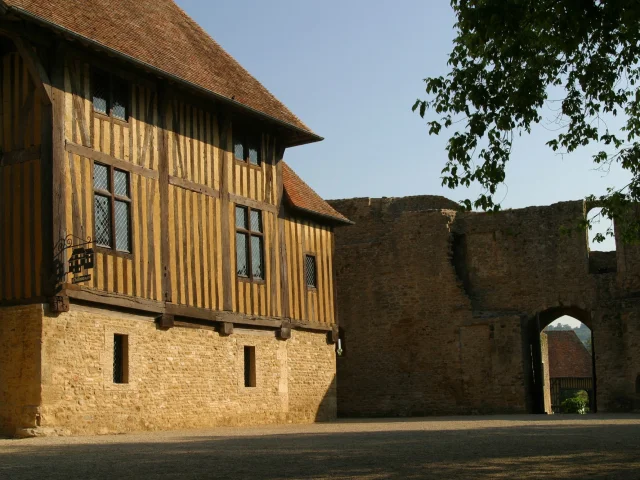 Château De Crèvecoeur Logis Seigneurial