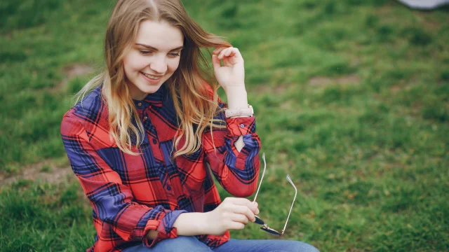 Adolescente dans un parc