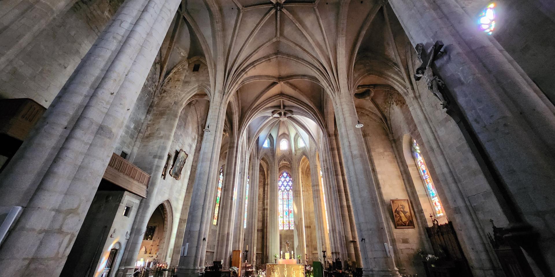 Ambert église Saint-Jean interior 1