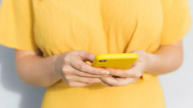 Close-up Girl Smartphone outfit