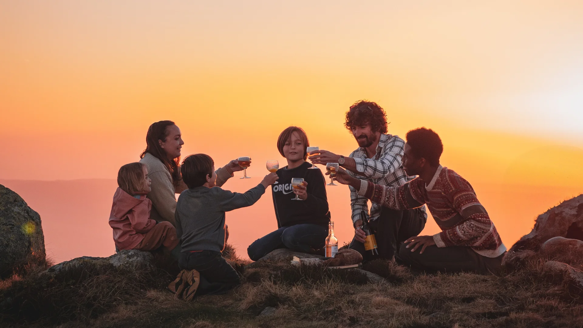 Famille en Auvergne - couché de soleil