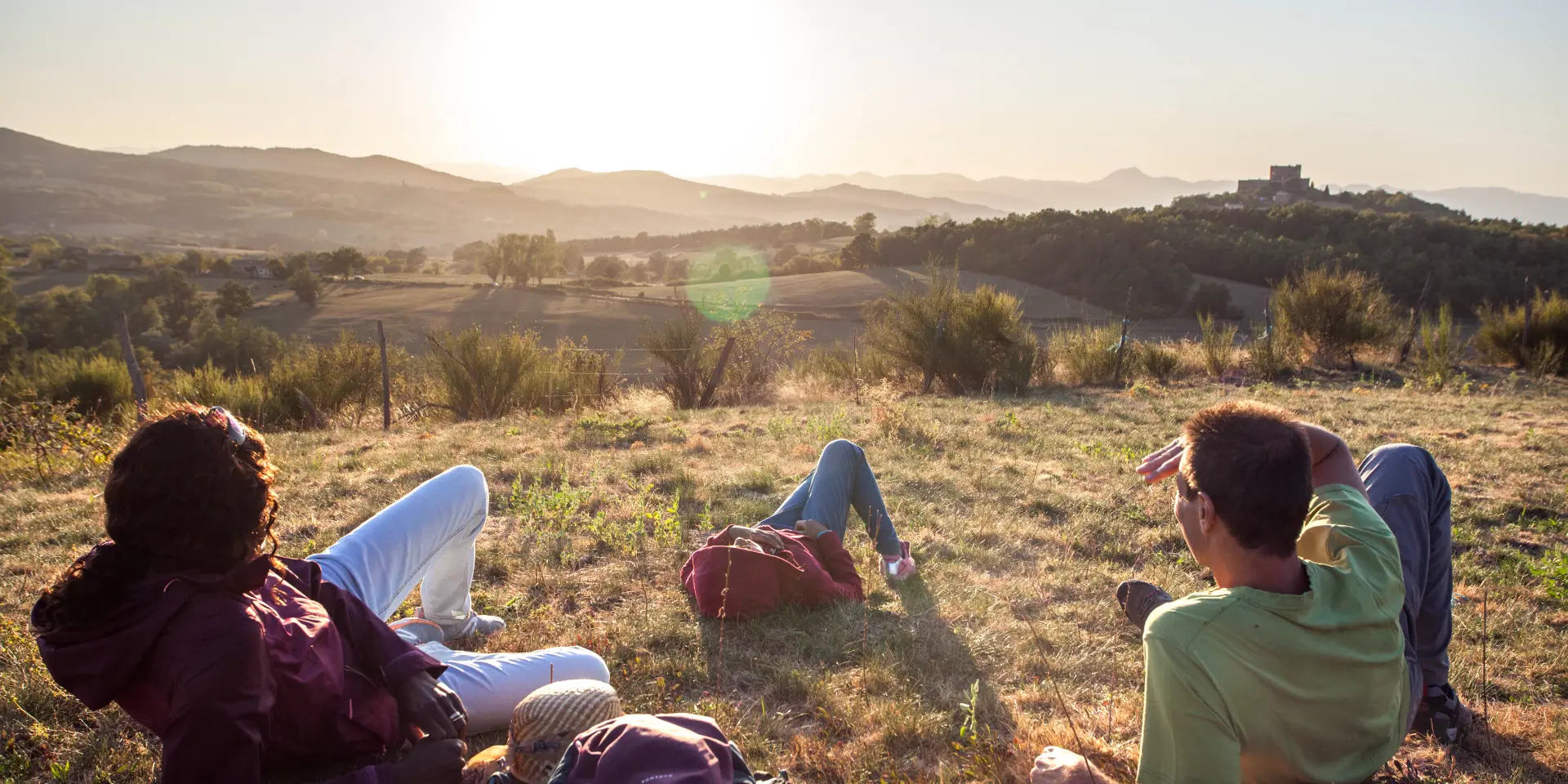 Balade au coucher du soleil avec vue sur la Limagne en Livradois-Forez, Auvergne