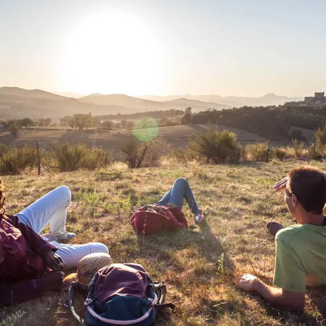 Balade au coucher du soleil avec vue sur la Limagne en Livradois-Forez, Auvergne