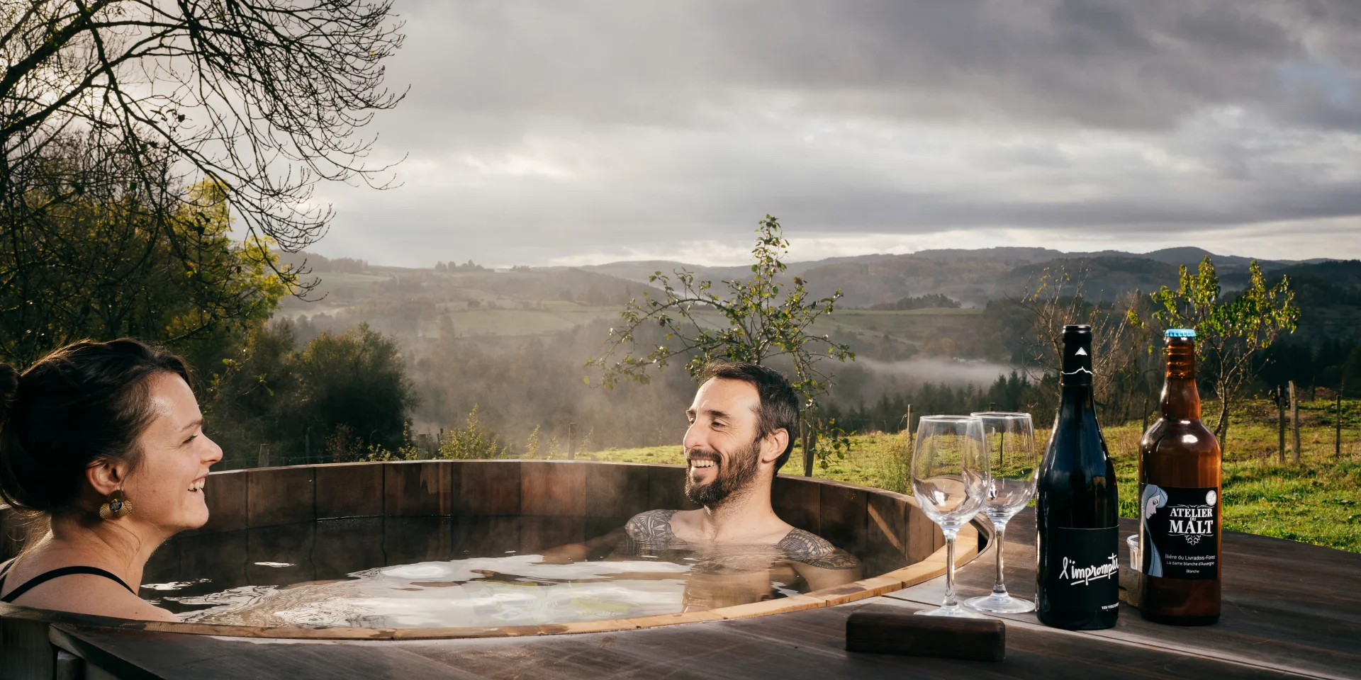 Domaine du Coq en Pat, couple dans un jacuzzi