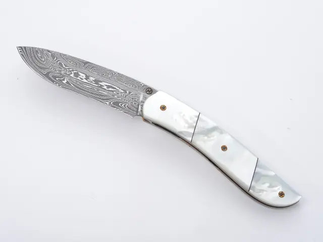 couteau réalisé lors du festival Coutellia à Thiers en Livradois-Forez, Auvergne