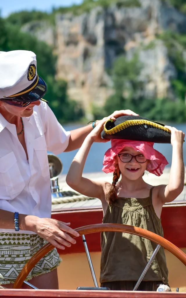 A la barre - Croisière Pirate