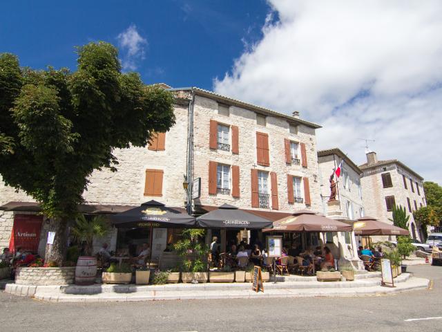 Arrivée Dans Le Village De Montcuq