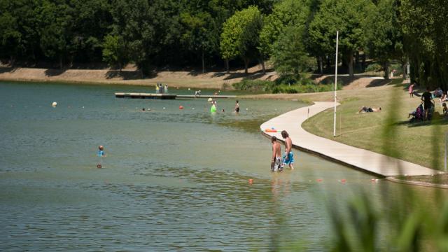 Baignade au plan d'eau Ecoute s'il pleut à Gourdon