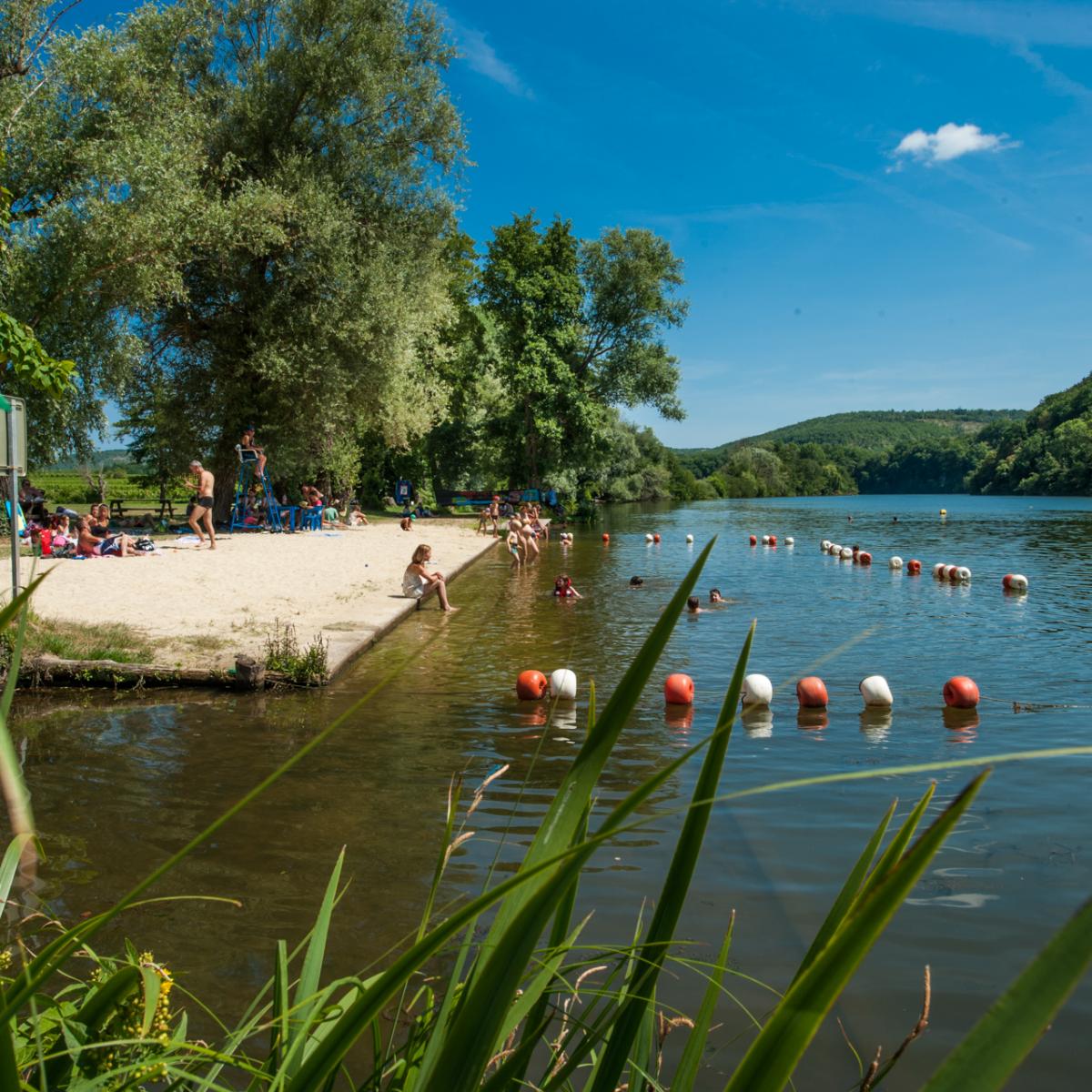 Baignade en eaux naturelles dans Lot