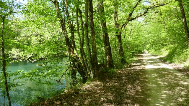 Bourgnou - Balade sur les berges de l'Ouysse