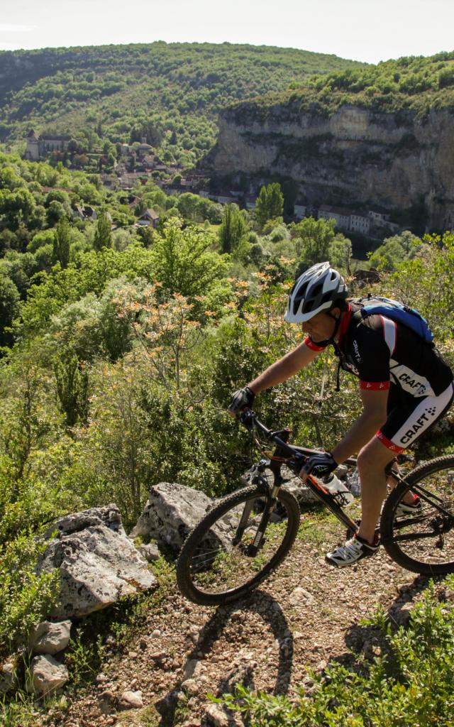 Descente sur les sentiers du causse, Cabreret