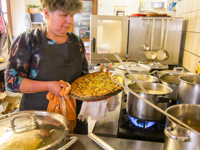 En cuisine avec Monique - Restaurant Lou Bourdié à Bach
