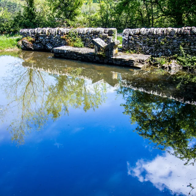 Lac et lavoir à Limogne