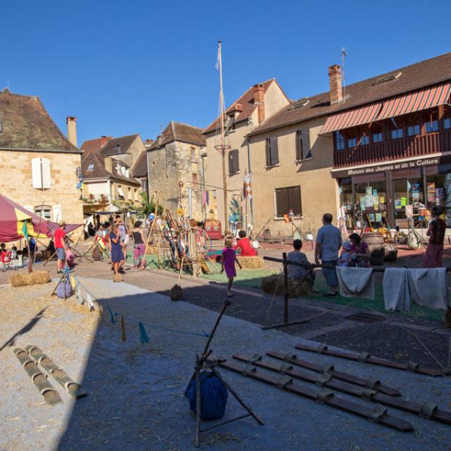 Medievales Gourdon Village Des Jeuxcc Mabout