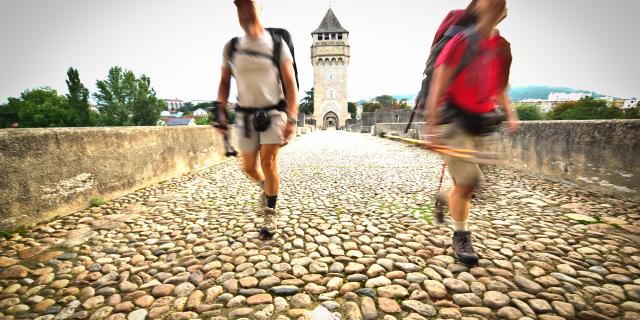 Passage du Pont Valentré - Pélerinage du Chemin de Jacques de Compostelle