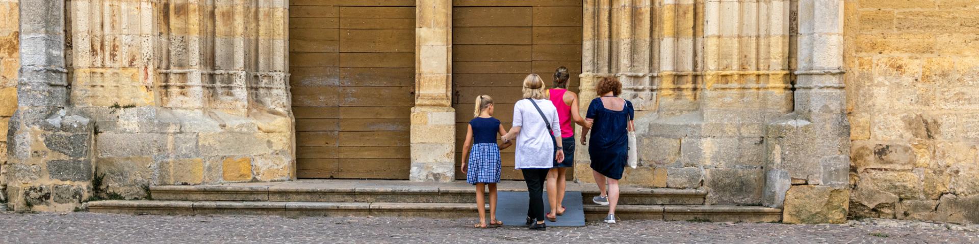 Visite sensorielle de Gourdon - Église Saint-Pierre