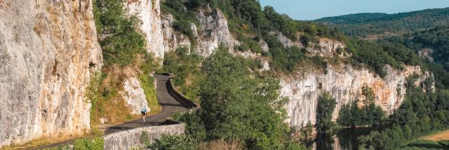 Route de la falaise entre St-Cirq et Bouziès