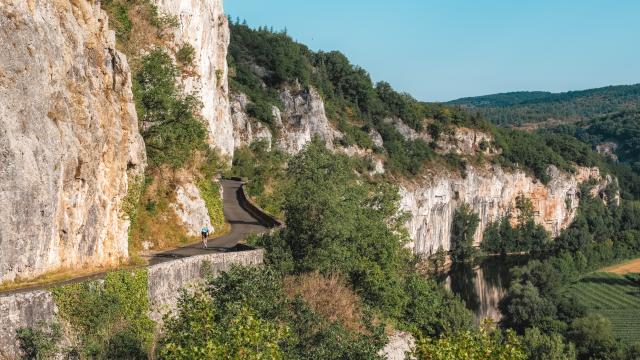 Route de la falaise entre St-Cirq et Bouziès