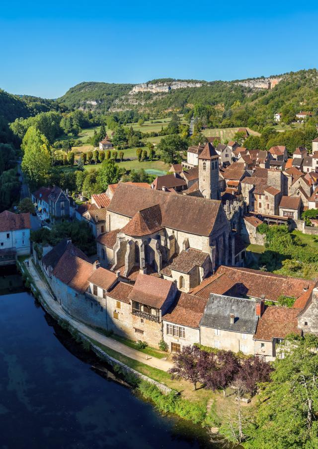 Le village et l'abbaye