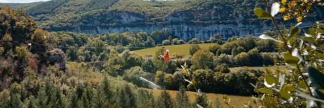 Tyrolienne sur la vallée du Célé à Kalapca