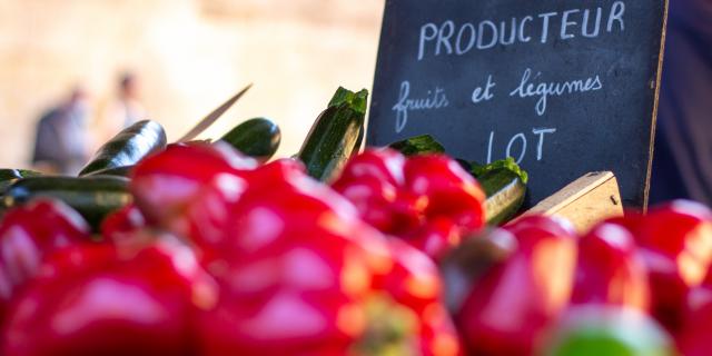 Légumes locaux sur le marché de Cahors