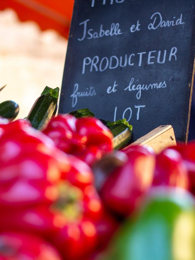Légumes locaux sur le marché de Cahors