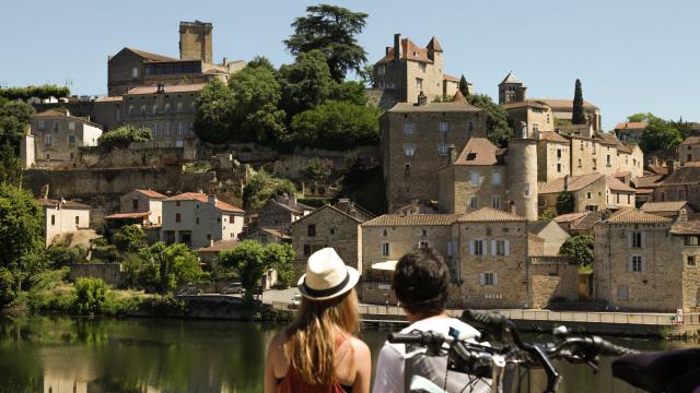 En admiration devant Puy L'Evêque