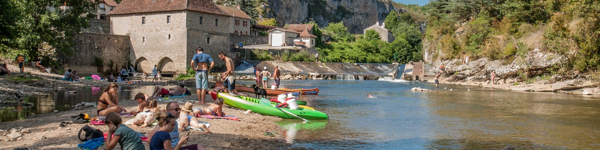 Baignade dans le Célé à Cabrerets