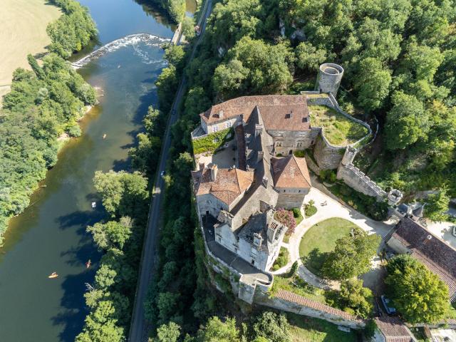 Vue aérienne du Château de Cénevières