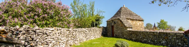 Murets et lilas à Espédaillac