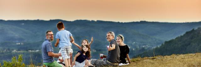 Pique Nique Avec Vue Sur La Vallee De La Dordogne©n.blaya Departement Du Lot