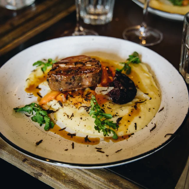 Porc confit et sa purée de truffes