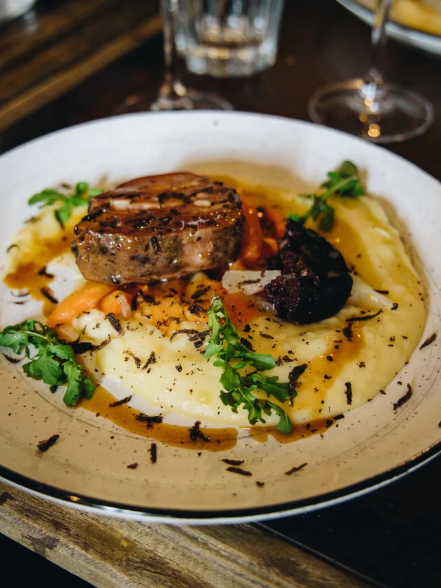 Porc confit et sa purée de truffes