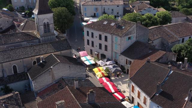 Montcuq Stands Marché 1.25.1