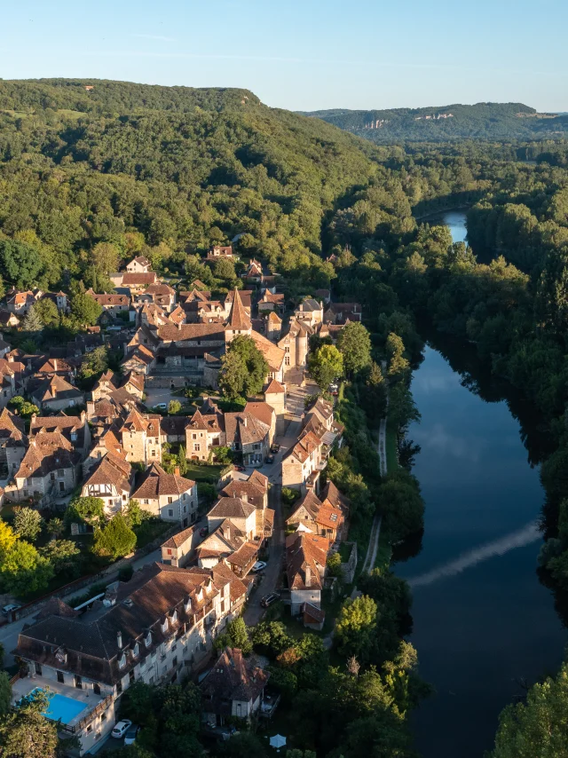 Vue drone du village de Carennac