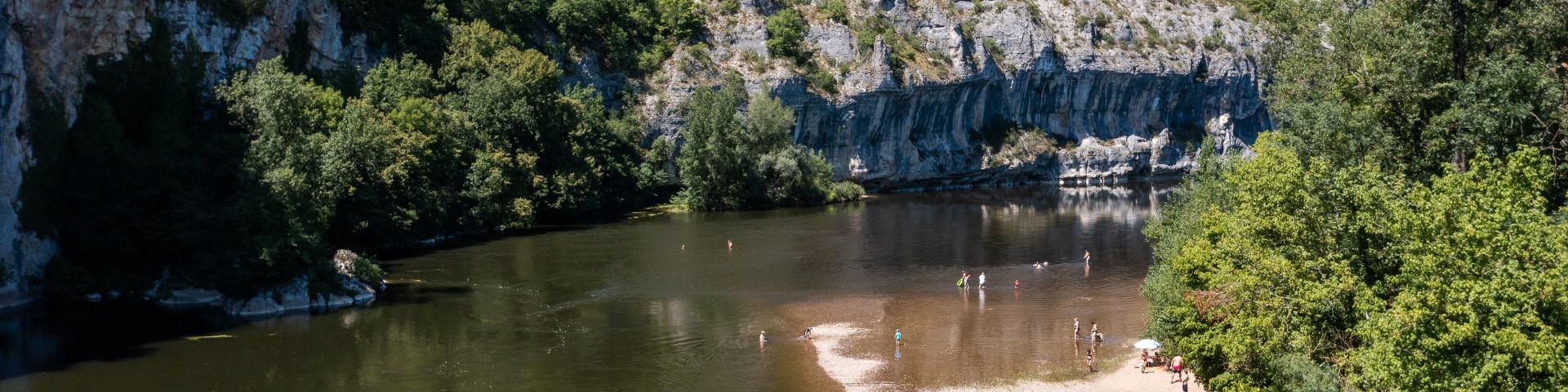Plage de la Bourgnette à Lacave