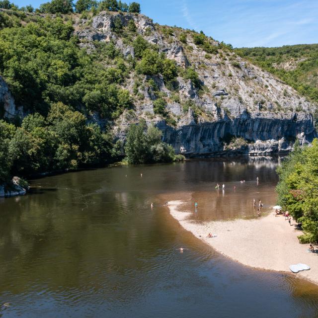 Plage de la Bourgnette à Lacave