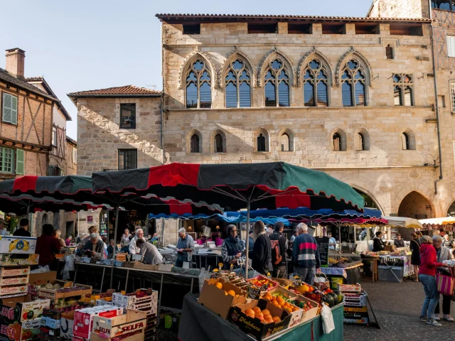 Marché, Place De La Monnaie Figeac © Lot Tourisme G. Giuglio 20160716 092747