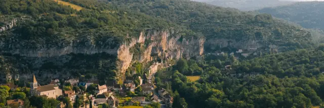 Vue sur Cabrerets et la vallée du Célé - Via Causs'Mos