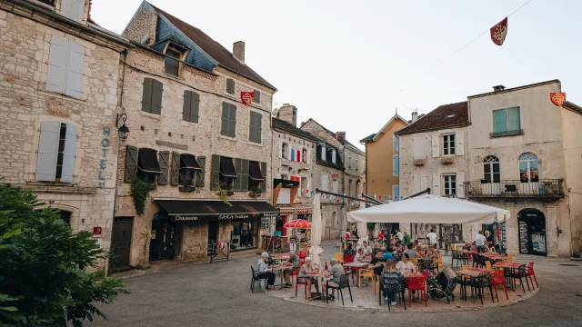 En terrasse place St Martin à Souillac