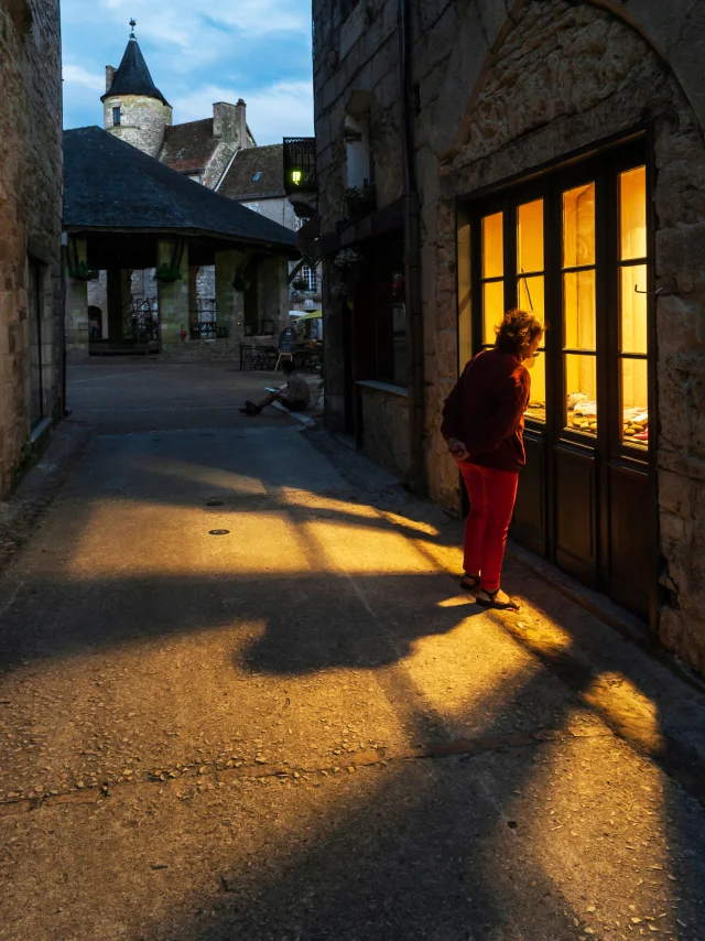 France, Lot (46), Vallée de la Dordogne, Martel, vieille ville au crépuscule // France, Lot county, Valley of Dordogne, Martel, old town at night time