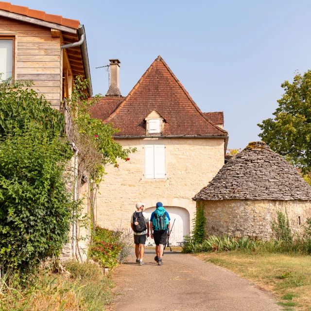 Randonneurs sur le GR 652, arrivée à Salviac