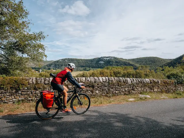 Itinérance sur la V86, la vallée du Lot à vélo